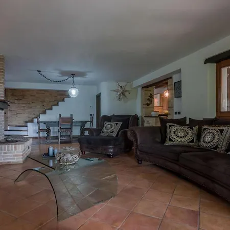 Villa Lucia 11 *